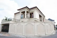 Villa Casa Baiti Syariah Malioboro Hotels in Tegalrejo