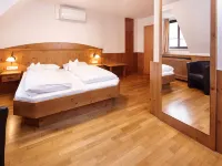 Hotel Zu Den Drei Kronen Hotels in Donauworth