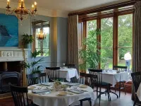 Parc-Le-Breos House Hoteles en Ilston