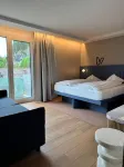 Hop Apartments & Suites Hotels near Neuhaus Manor Farm AG