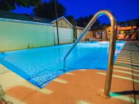 Rustic Inn - Rooftop Pools