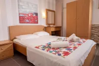 Nikos Apartments