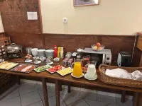 Corvin Hotel - Desayuno