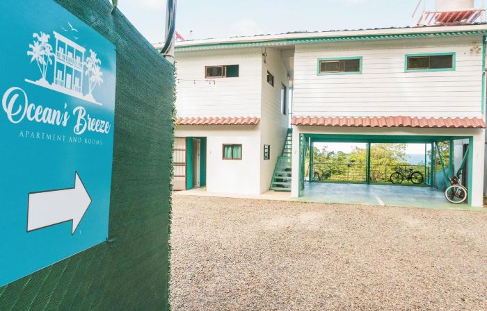 Ocean's Breeze Apartment and Rooms