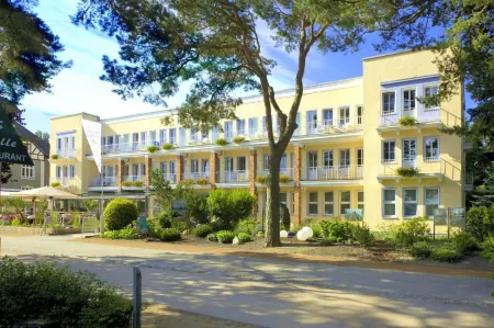 Vineta Strandhotels Отели в г. Зауцин