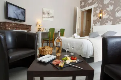 Logis Hotel & Restaurant de la Basilique فنادق في Bapaume