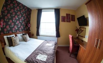 Thomas James Hotel