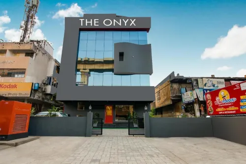 Hotel the Onyx Отели в г. Нагпур