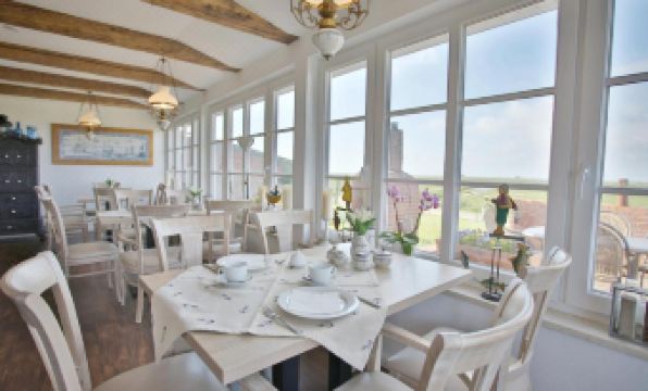 Anker's Hörn - Hotel & Restaurant auf der Hallig Langeness - Housity