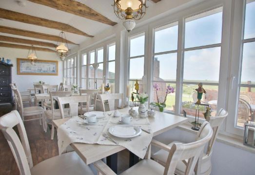 Anker's Hörn - Hotel & Restaurant auf der Hallig Langeness - Housity