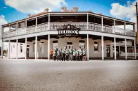 Holbrook Hotel - parking