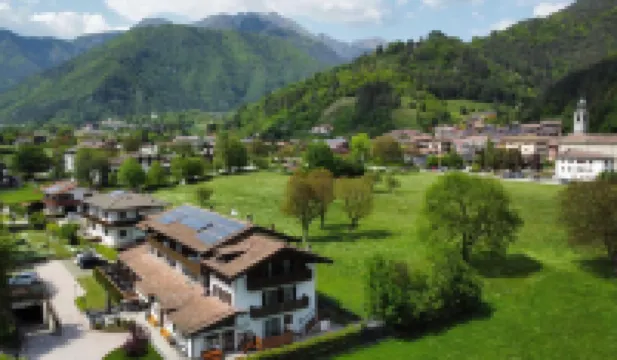 โรงแรมการ์นิ มาย เลดโร