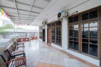 레드도어즈 플러스 구눙사리 수라바야 Karangpilang 호텔