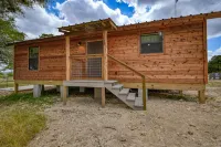 Cozy Cabin Firepit and Grill & 10 Mins to Main St Hotels in Gillespie County