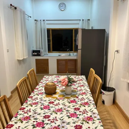 Phang Nga Vacation Home Отели рядом с достопримечательностью «Suwan Kuha Temple»