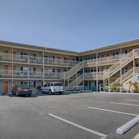 Crystal Sands Motel