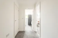 Thornhill House by Guestz