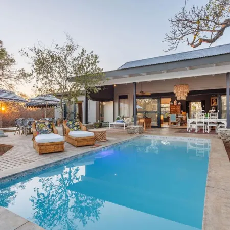 Safari Moon Luxury Bush Lodge