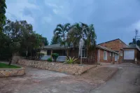SamWeb Bed and Breakfast Hotels in Matugga