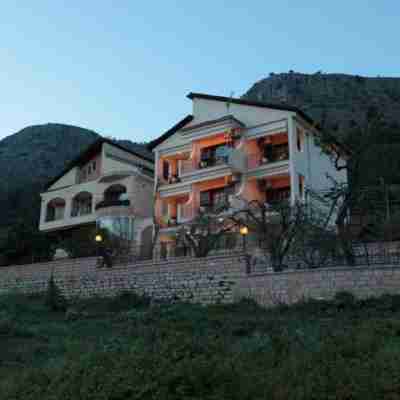 Almini Apartments Hotel Exterior