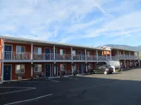 Cactus Tree Inn Отели рядом с достопримечательностью «The Dubh Glas Distillery Ltd.»