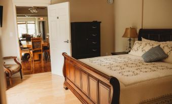 Carriage House Inn Four and a Half Stars