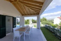 Villa Makarac - Heated Pool, Beach 140m & Kids Playground I Brač - 4-Star