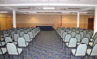 Days Inn & Suites by Wyndham Bridgeport - Clarksburg
