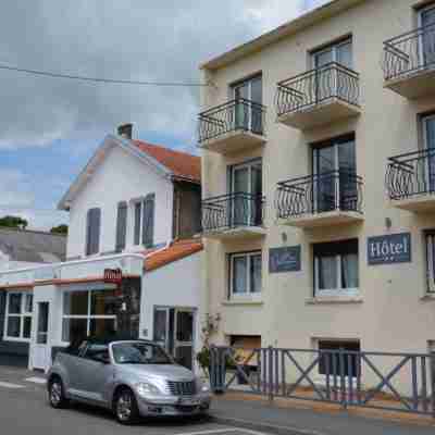 Hôtel Le Petit Trianon -Restaurant le S Hotel Exterior