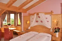 Hotel Rosa Resort Hotels in Cavareno