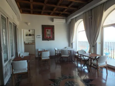 Casa Palacio VillaZambra Отели рядом с достопримечательностью «Arco de Felipe»