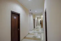 Pineapple Mansion Solo Mitra RedDoorz Near RS Jih Solo Hotel a Laweyan