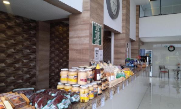 Village Plaza Hotel - Housity