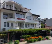Victoria Family Hotel Hotels near крепост Бизоне