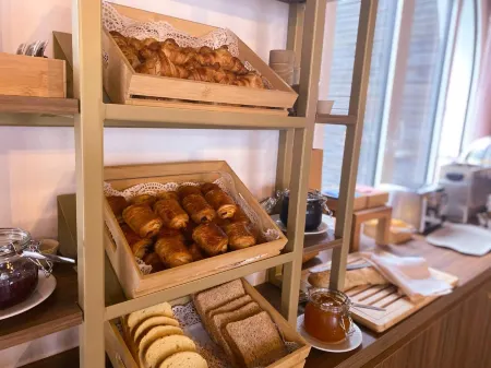 Park Hotel Bellevue Отели рядом с достопримечательностью «Кот де грани Роз»