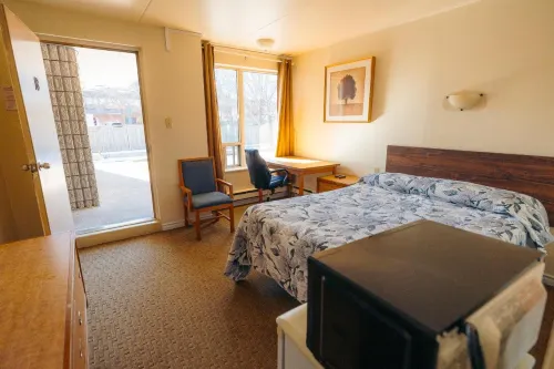 Clarkson Village Motel, 1815 Lakeshore Rd West Mississauga - 2-stjärniga