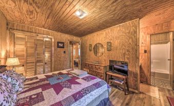 Peaceful and Private Cloudcroft Cabin with Deck!