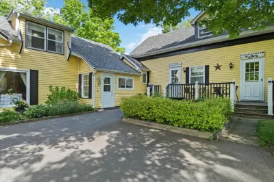 Farmhouse Inn B&B Отели рядом с достопримечательностью «Blue Beach Fossil Museum»