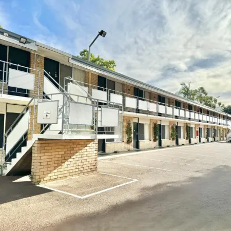 Flag Motor Lodge Отели в г. Ривервейл