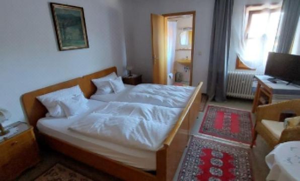 Goldner Engel, Restaurant - Hotel - Metzgerei - Housity