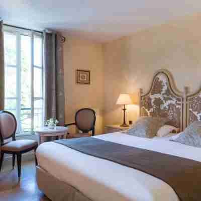 Hôtel Aux Vieux Remparts Rooms
