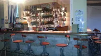 Captains Studios & Apartments - bar