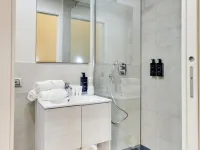 V Collection Rome Jubilee Guest House โรงแรมใกล้ถนน Via Margutta