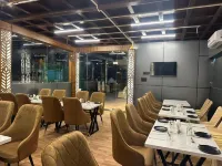 Hotel Dev Vilas , Agra - balcón