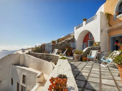 Lava Oia's