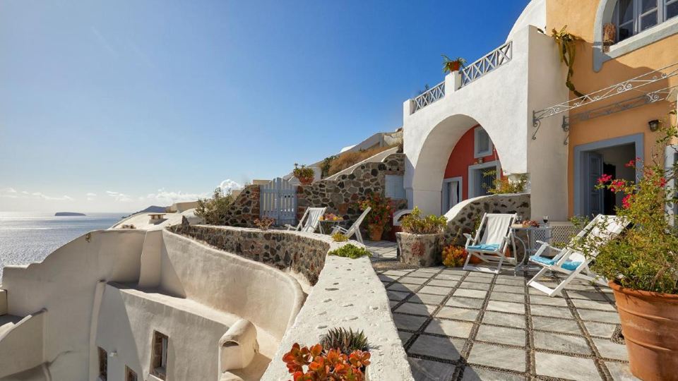 Lava Oia's