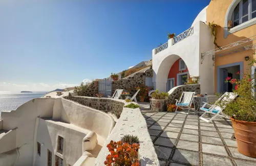 Lava Oia's - Pet friendly