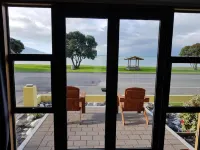 The Anchor Inn Beachfront Motel