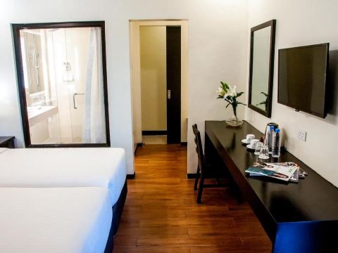 Piña Suites
