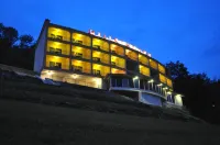 Hillside Inn Hotels in Madison
